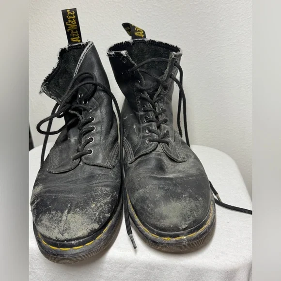 Dr. Martens | Shoes | Dr Martens Classic Black Leather Lace  display picture 3